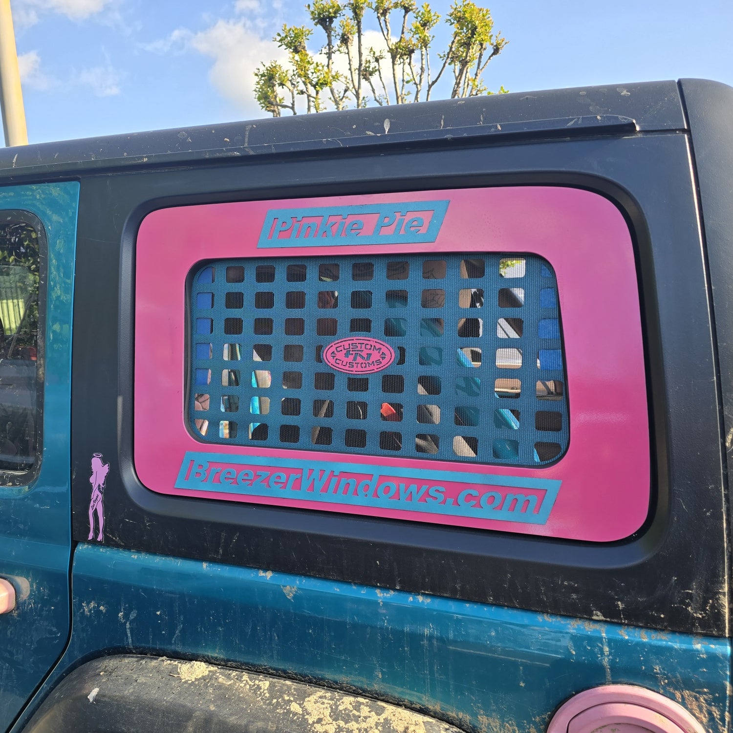 Breezer window with ABS frame on a 2018+ Jeep JL Wrangler pickup truck